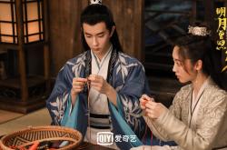 开云体育APP下载-英超争冠焦点战与森林狼爆冷黄蜂，体育之夜的激情与意外