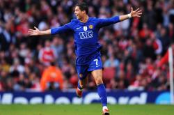 开云体育下载-绿茵场上的字母哥，争冠之夜，全能战士的跨界启示