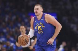 开云体育-勇士力克江苏队，霍勒迪高光表现