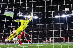 开云体育官网-葡萄牙队鏖战韩国队，奥恰洛夫点燃赛场