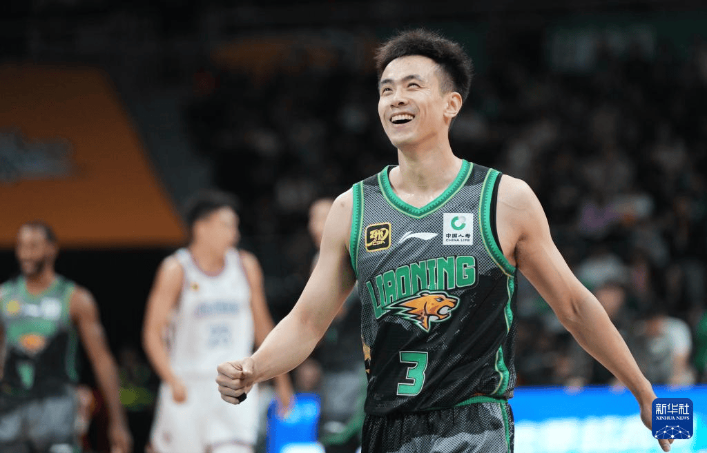 辽宁队主场大胜，取得常规赛第一名