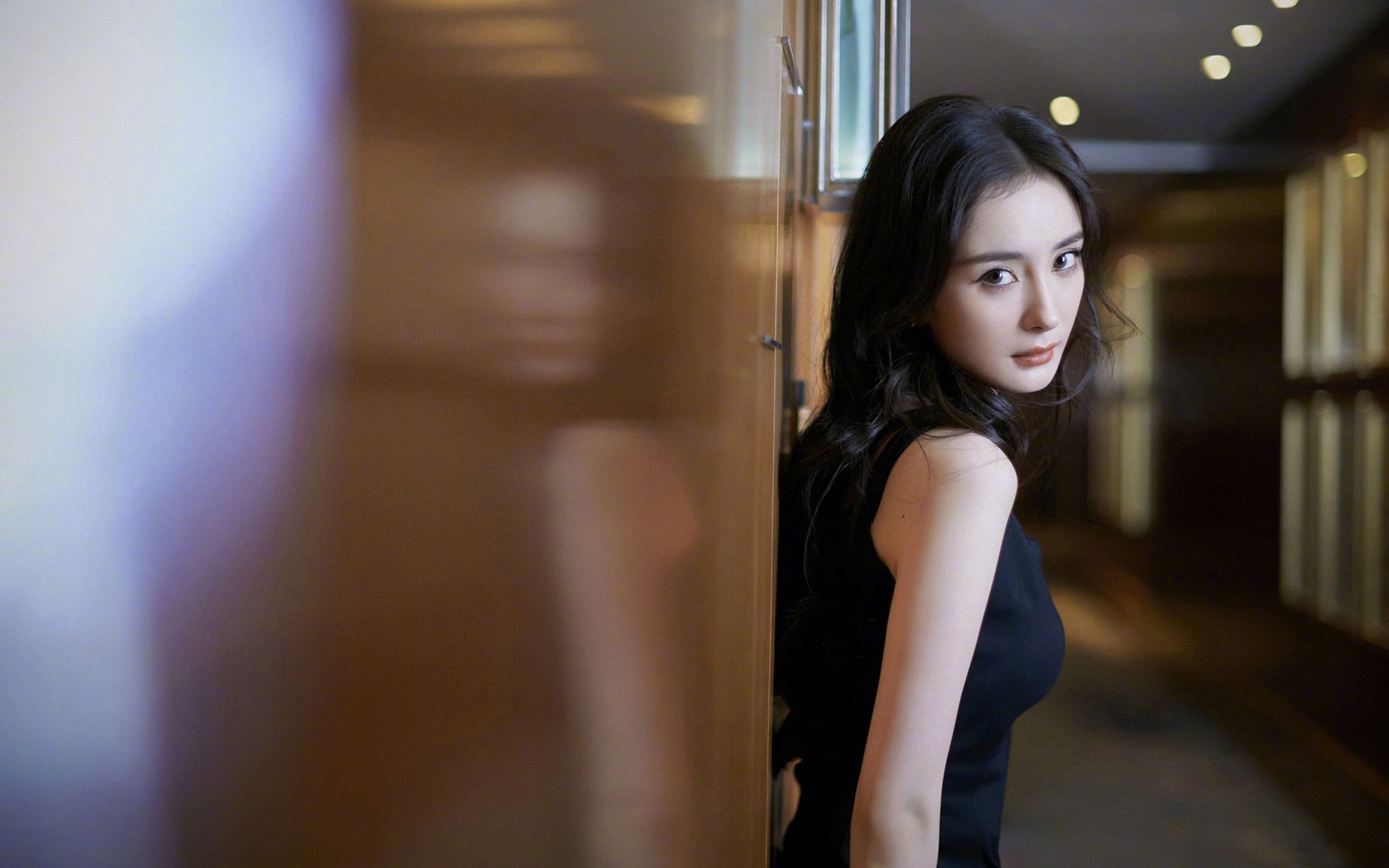 波兰足球横扫切尔西,阿拉巴F1争冠接管比赛,体育世界的跨界辉煌