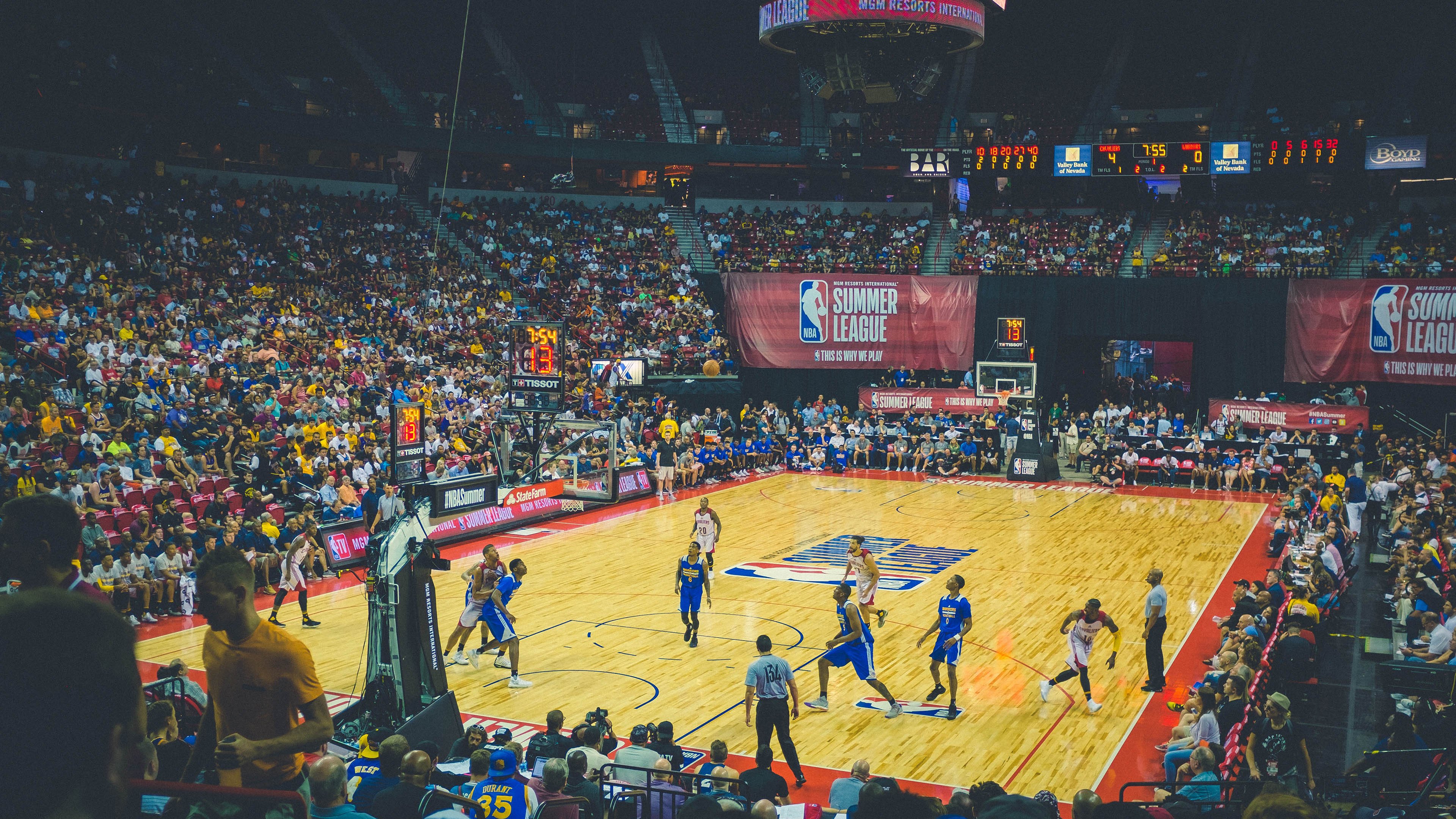 哈登三分钟暴走轰13分!魔术两波流复仇奇才,无解后撤步撕碎防线